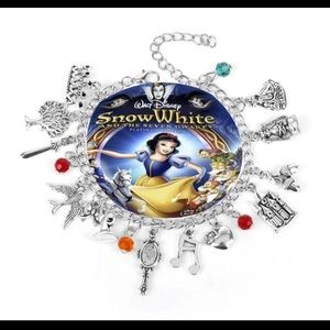 Disneys Snow White/ Seven Dwarfs charm bracelet